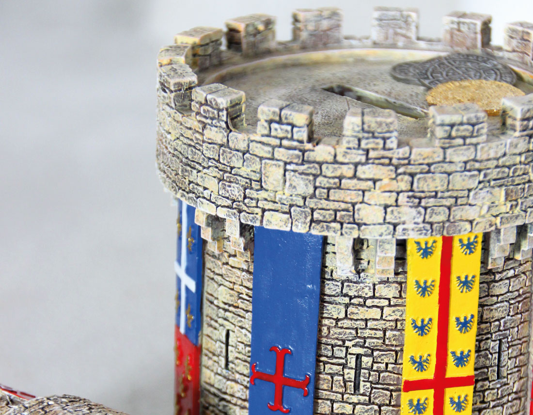 Miniature tour médiévale pour la boutique de cadeau souvenir du Puy du Fou, spécialiste personnalisation historique